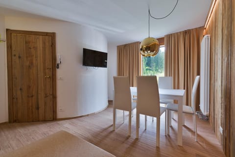 Chalet Golf Campiglio / LuxApt / fronte piste-impianti-golf Apartment in Province of Brescia