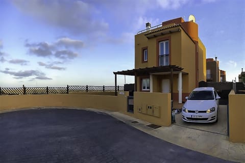 Property building, Facade/entrance, Garden, Street view