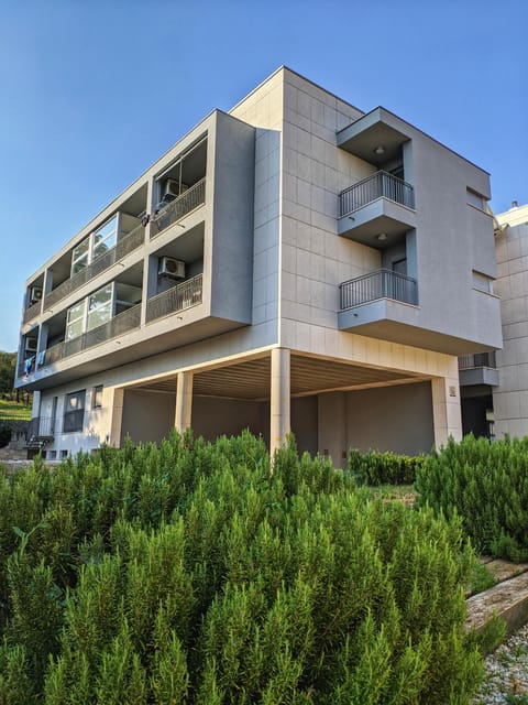 Property building, Facade/entrance, Decorative detail