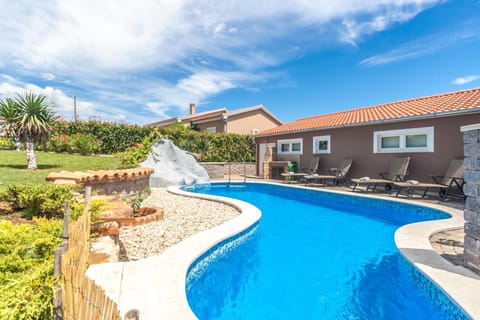 Property building, Patio, Facade/entrance, Garden, Swimming pool