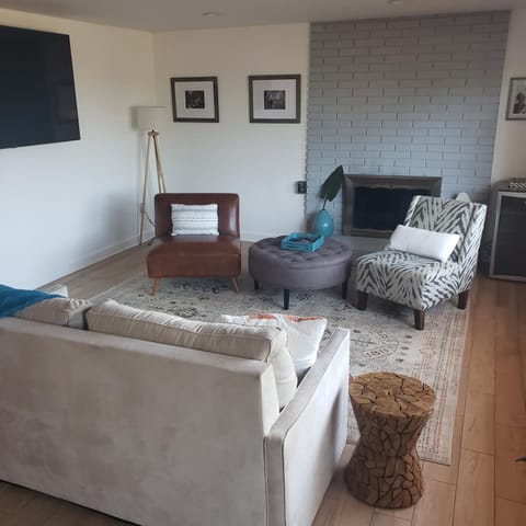 Water View Home Apartment in Bryn Mawr-Skyway