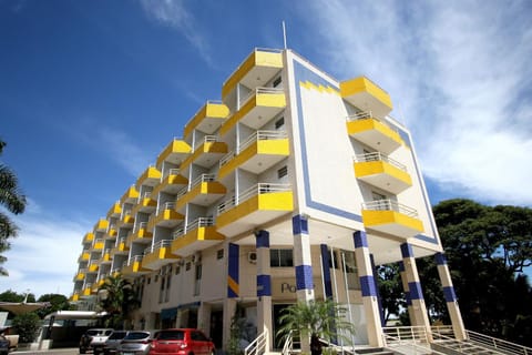 Property building, Restaurant/places to eat, Swimming pool, Breakfast, Location, Parking