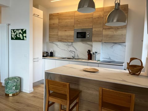 Coffee/tea facilities, minibar, stove, kitchen