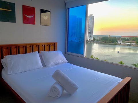 Bed, Lake view, Pool view, Sea view