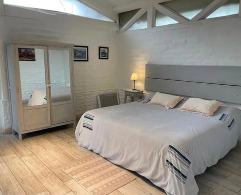 Bed, Photo of the whole room, Bedroom, wardrobe