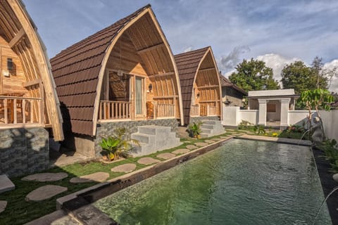 Property building, Garden view, Pool view, Swimming pool