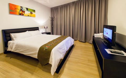 Bed, TV and multimedia, Bedroom