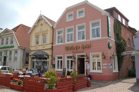Facade/entrance