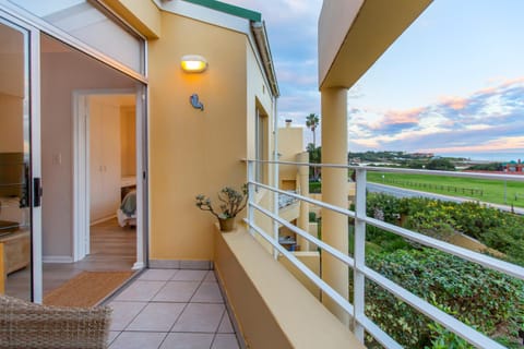 Property building, Patio, Winter, BBQ facilities, Garden, View (from property/room), Balcony/Terrace, Seating area, Dining area, On site, Garden view, Lake view, Landmark view, River view, Sea view, Street view, Area and facilities, Sunset