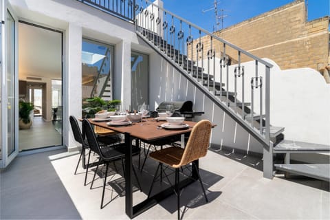 Property building, Patio, BBQ facilities, Balcony/Terrace