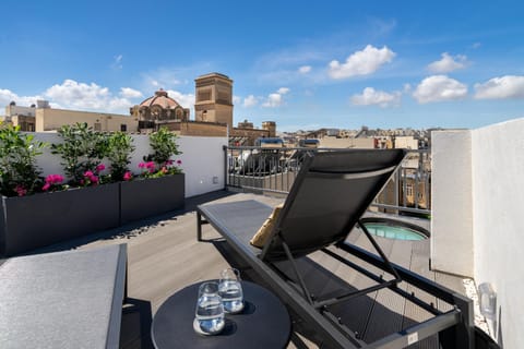 Property building, Balcony/Terrace, City view