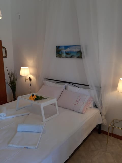 Bed, View (from property/room), Photo of the whole room, Bedroom