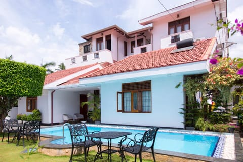 Property building, Garden view, Pool view, Swimming pool