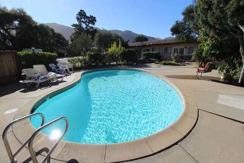 Property building, Spring, Day, Natural landscape, Garden, Mountain view, Pool view, Swimming pool, sunbed