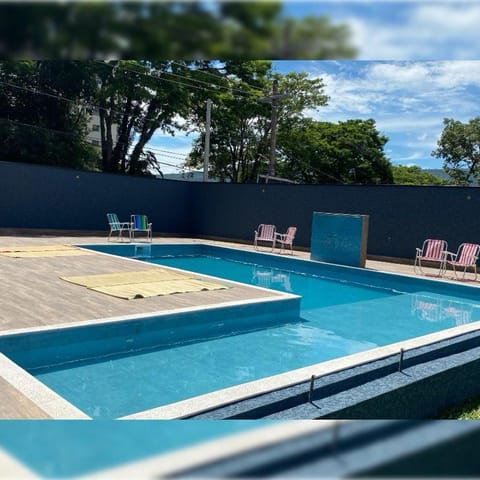 Swimming pool, sunbed