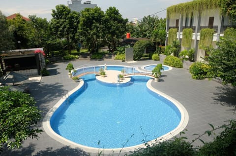 Swimming pool