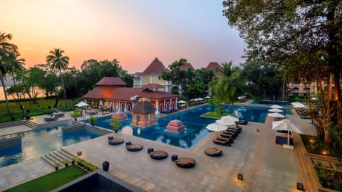 Property building, Day, Swimming pool