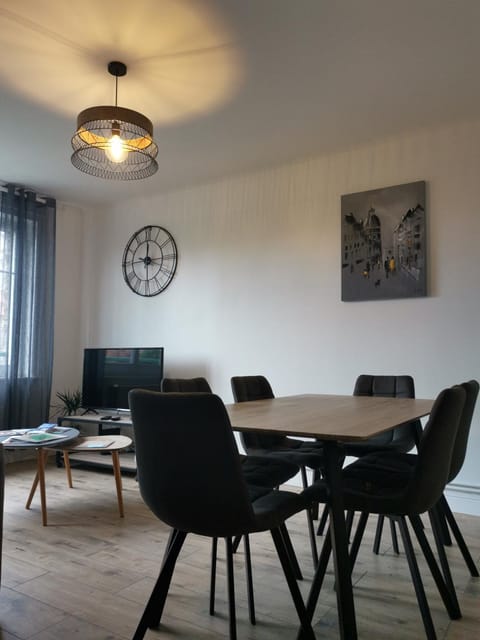 Activities, TV and multimedia, Living room, Dining area