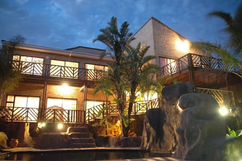 Property building, Night, BBQ facilities, Garden, Balcony/Terrace, On site, Swimming pool, Swimming pool