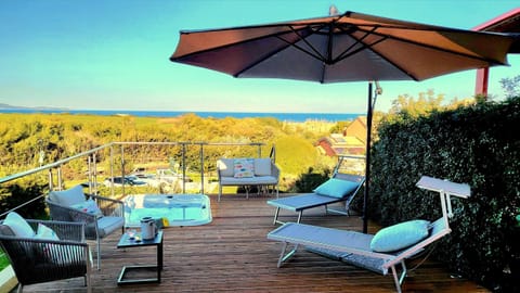 Balcony/Terrace, Pool view, Sea view, sunbed
