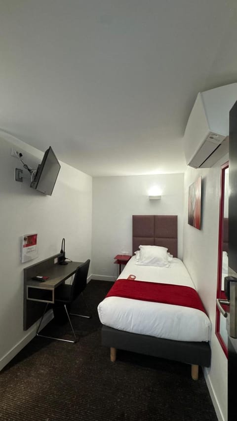 Photo of the whole room, Bedroom, air conditioner