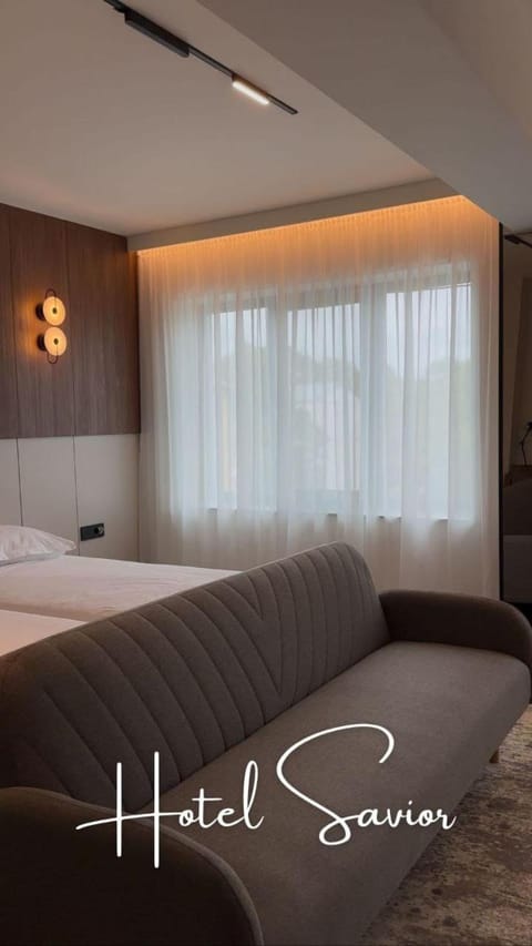 Bed, Photo of the whole room, Seating area, Bedroom