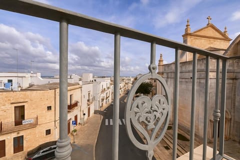 View (from property/room), Balcony/Terrace, City view