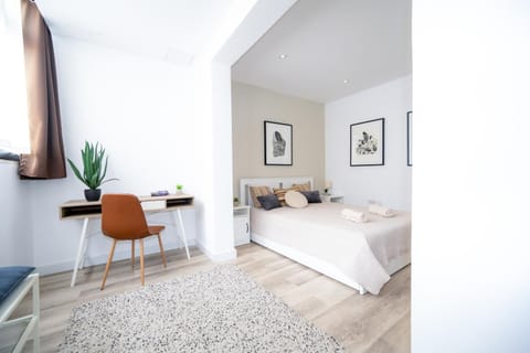 Seating area, Bedroom