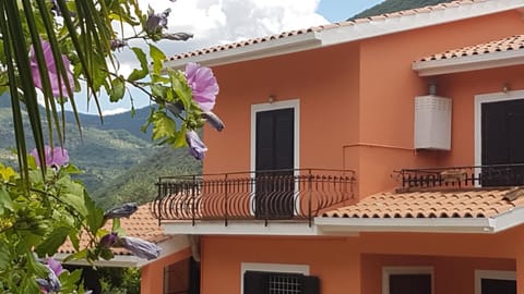 Property building, Balcony/Terrace, Mountain view