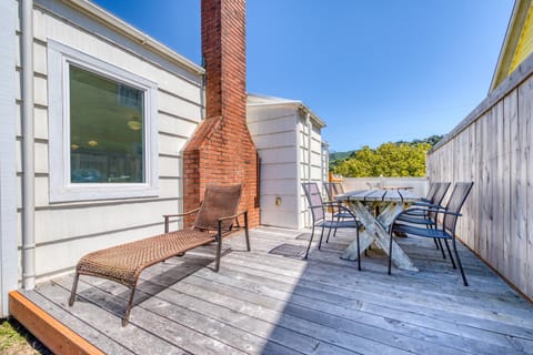 Halcyon House House in Rockaway Beach