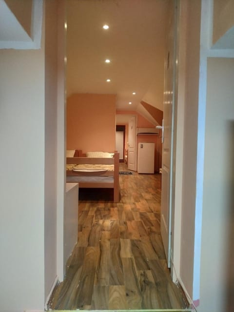 Shower, Bed, Balcony/Terrace, Bedroom, Garden view, Mountain view, Family, Quiet street view