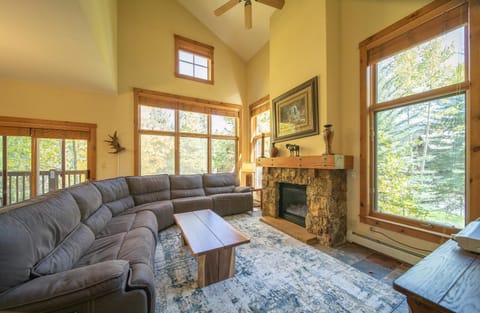 Seasons 1851 by SummitCove Lodging House in Keystone