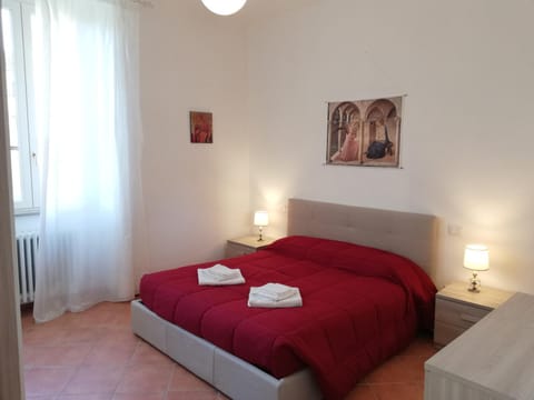 Bed, Photo of the whole room, towels