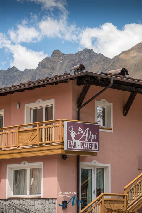 Property building, Property logo or sign, Balcony/Terrace, Mountain view, Street view