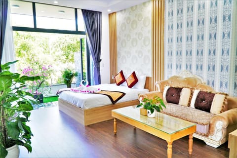 Natural landscape, Living room, Bedroom, Street view