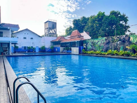 Swimming pool, Swimming pool