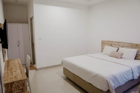 Berawa Dini Guesthouse Bed and Breakfast in North Kuta