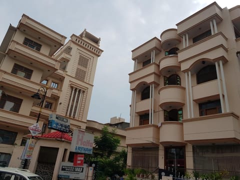 Property building, Facade/entrance