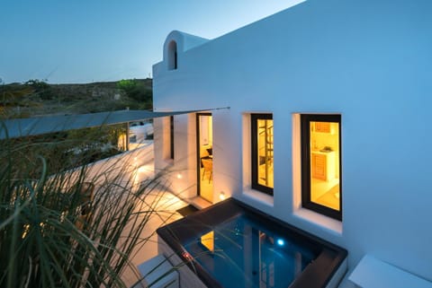 Property building, Hot Tub
