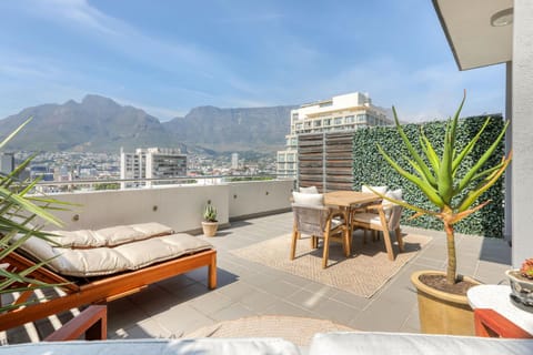 Property building, Patio, Day, Natural landscape, View (from property/room), Balcony/Terrace, Seating area, Dining area, City view, Mountain view