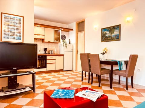TV and multimedia, Living room, Dining area, kitchen, kitchen