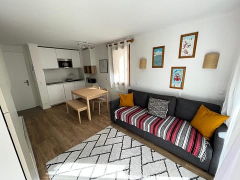 Kitchen or kitchenette, Living room, Dining area