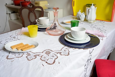 Food and drinks, Dining area, Breakfast