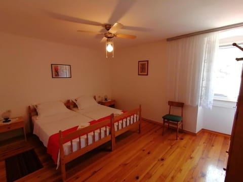 Bed, Seating area, Bedroom