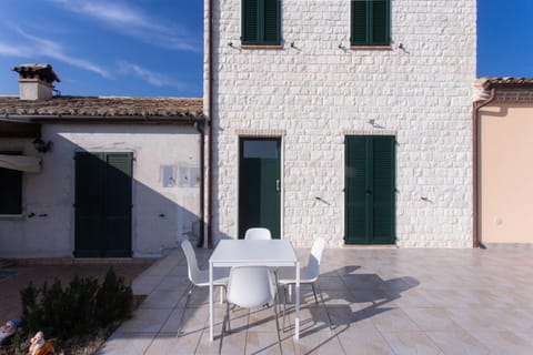 S210 - Sirolo, nuovissimo bilocale vista mare al primo piano Apartment in Sirolo