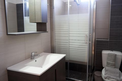 Shower, Toilet, Bathroom