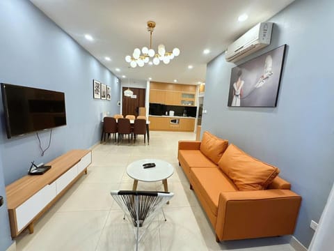 Communal lounge/ TV room, TV and multimedia, Kitchen or kitchenette, Living room, Seating area, Dining area, Evening entertainment