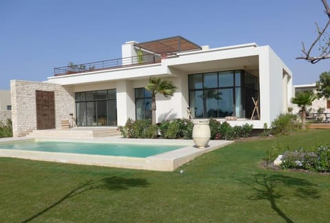 Property building, Garden view, Pool view, Swimming pool