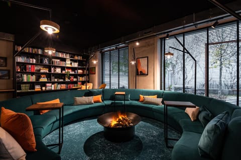 Garden, Library, Living room, Lobby or reception, Lounge or bar, Seating area, Facility for disabled guests