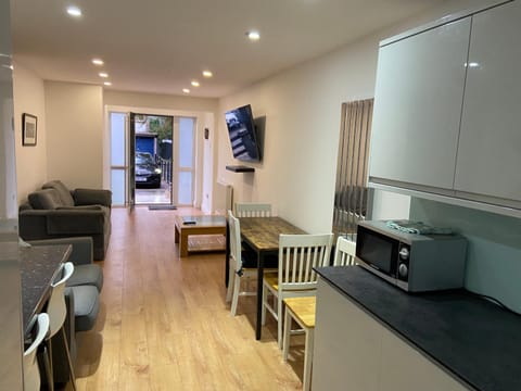 Corporate Large Modern 4 to 5 Bedroom House House in East Hertfordshire District